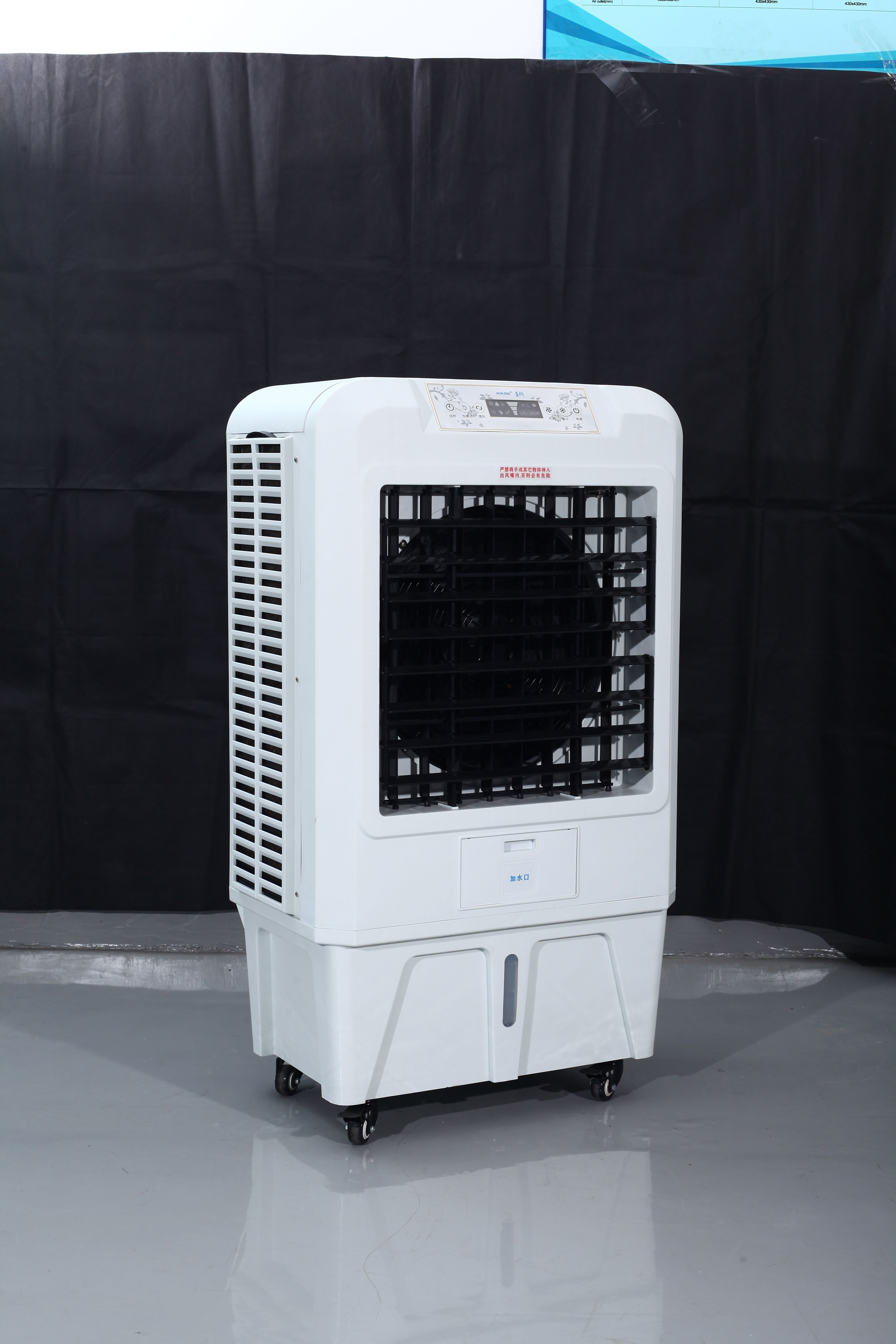 Portable evaporative air cooler