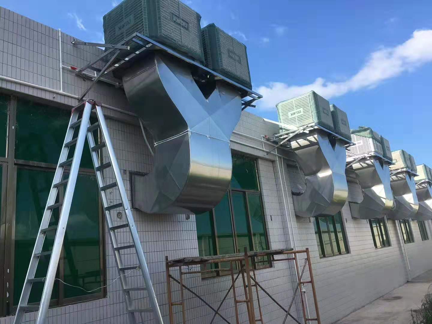 XIKOO gaisa dzesētājs nodrošina vēsumu un ventilāciju darbnīcai