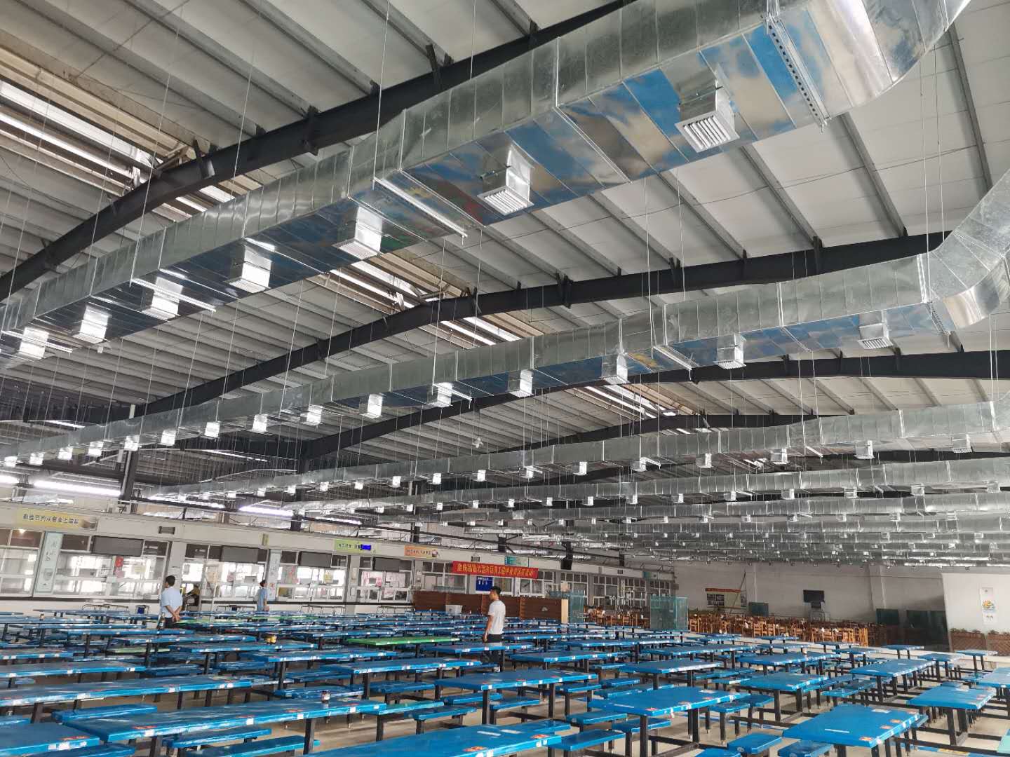 How many air outlets can be installed with the 18000m3/h airflow  industrial air cooler