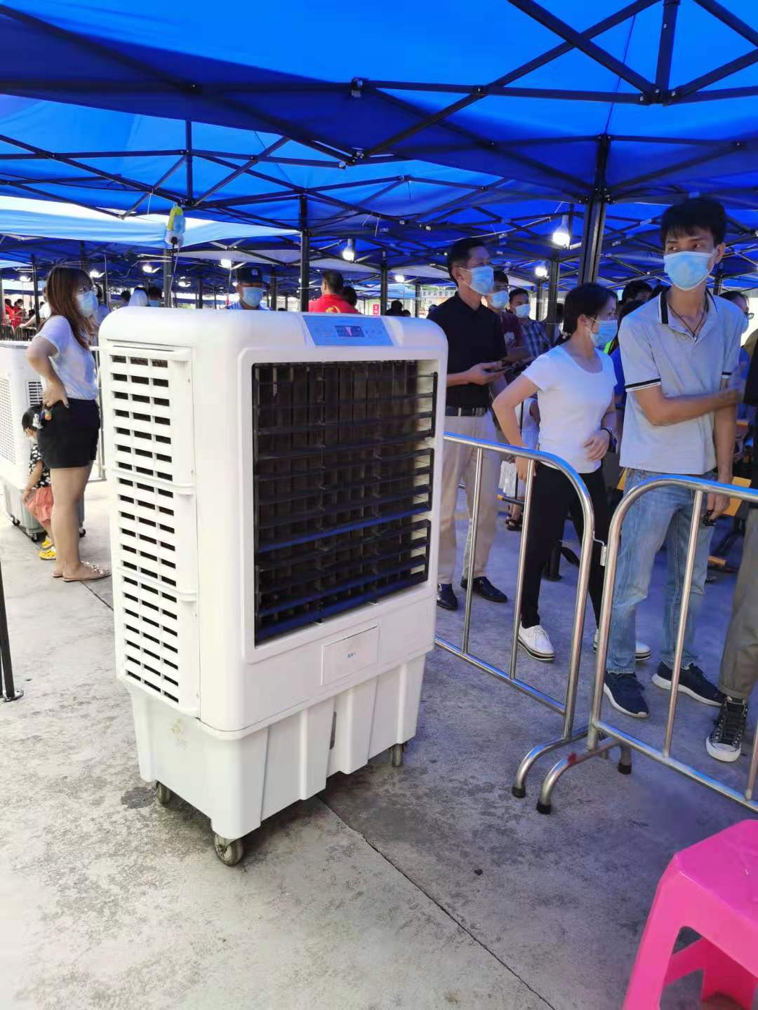 Der XIKOO-Luftkühler sorgt für Abkühlung beim medizinischen Personal