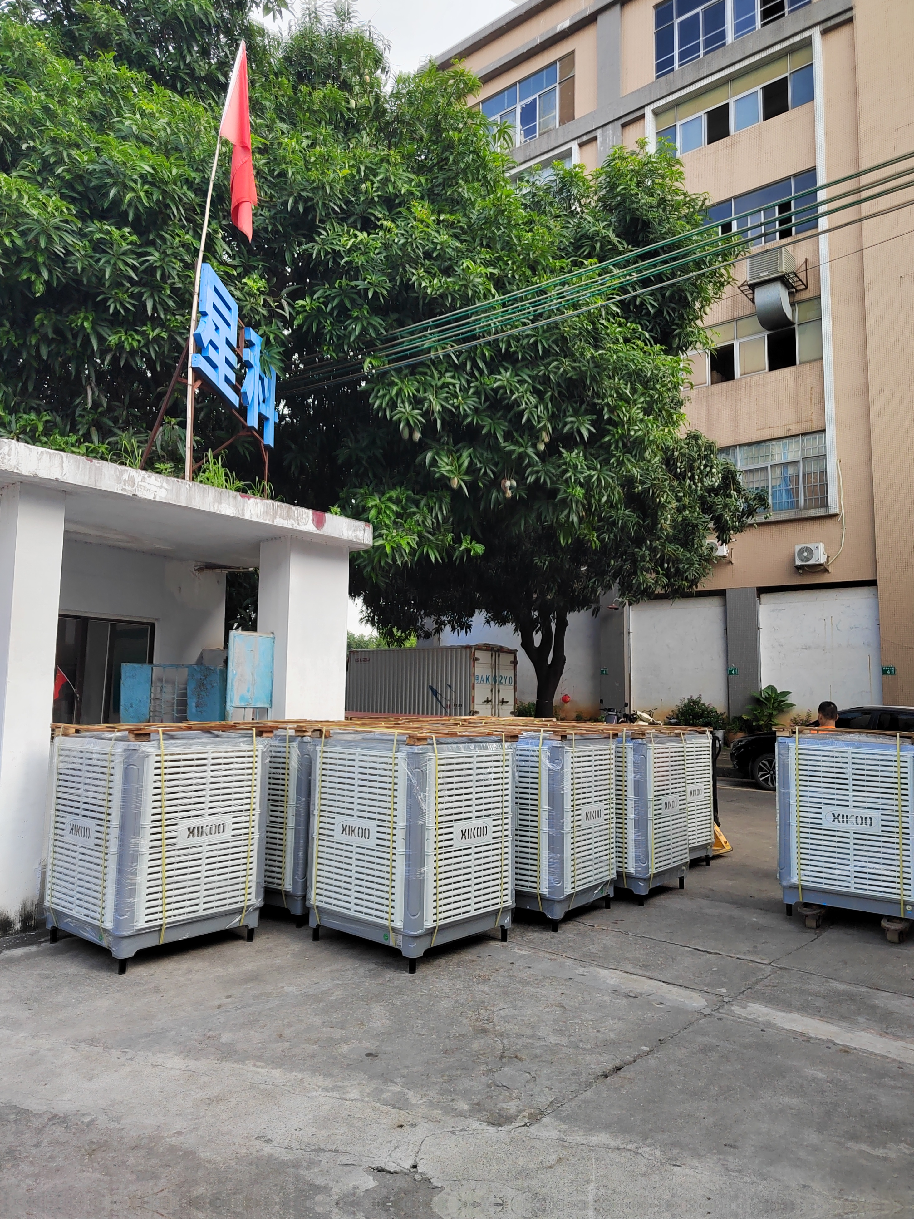 O le evaporative air cooler a le Kamupani XIKOO o loʻo faʻaalia lelei taunuʻuga i le vevela o le tau